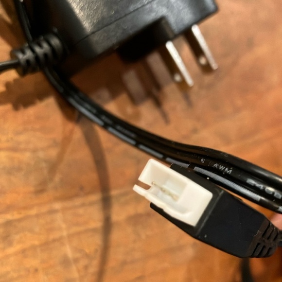 Charger ONLY for Litehawk Aero RC helicopter toy - Picture 6 of 6